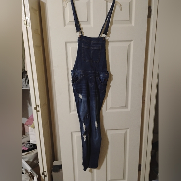 Fashion Nova Women's overall ripped skinny jeans Size 8 - Picture 2 of 4